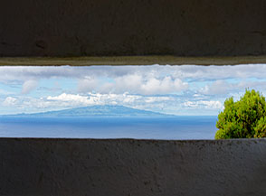 L&rsquo;Isola di Faial vista dalla feritoria della Vigia da Baleia di Ponta dos Rosais.