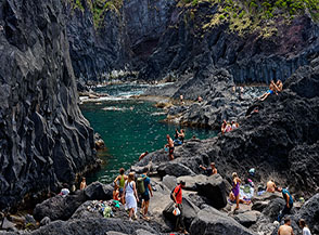 Le piscine naturali di Po&ccedil;a Sim&atilde;o Dias un poco&hellip;affollate!