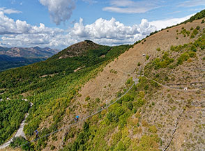 Visione d&rsquo;insieme del Ponte alla Luna, sulla sfondo Costa di Turri.