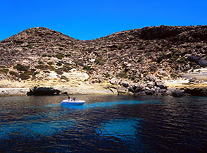 La costa lungo Punta Secca.