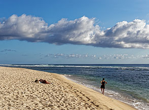 &ldquo;Chi va e chi resta&ldquo; (spiaggia di Saint Gilles les Bains).