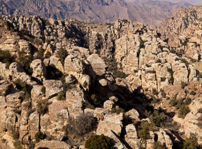 Le splendide formazioni rocciose che circondano il Rummana Camp nella Riserva Naturale della Biosfera di Dana.