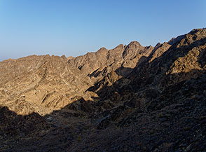 L&rsquo;aspro paesaggio montano che non ti aspetti a pochi passi dalla caotica citt&agrave; di Muscat.