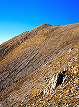 Scorcio sui ripidi e brulli fianchi del Versante Sud del Monte Marcolano.