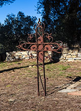 &ldquo;La croce arruginita&ldquo; (nel piccolo cimitero di Roscigno Vecchia).