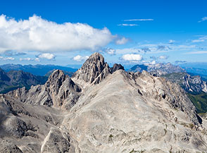 Cima dell&rsquo;Uomo vista dal Sasso Vernale.