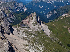 Zoom sull&rsquo;isolata piramide del Colombert.