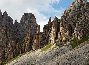 Scorcio sulle affilate guglie sotto la punta di Zigolade.