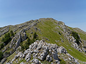 Dalla cima del Coppo di Camporotondo Settentrionale vista su Cima Serra del Campitello.