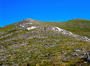 La solare e panoramica Cresta Sud-Ovest di Serra del Prete.