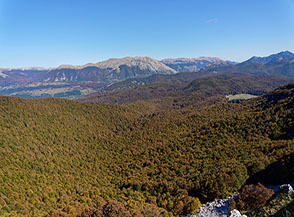 Dalla Serra del Re vista sui boschi di Macchiarvana.