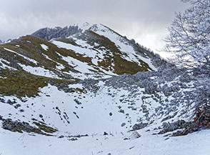 La Chiatra del Re, un&rsquo;incassata dolina ai piedi della Cresta Nord-Ovest di Serra Traversa.