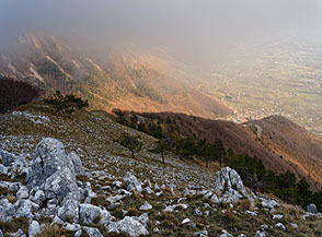 La Cresta Sud di Costa le Rosole cala diretta verso San Donato Val di Comino.
