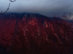Ultimi sussurri di luce sul Versante Ovest di Monte San Marcello.