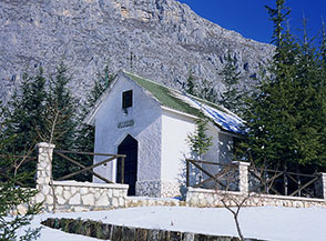 Chiesetta degli Alpini sul Versante Sud della Serra di Celano.