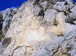 Un raffigurazione di San Giorgio all&rsquo;ingresso del canalino che porta sul Piano di Vittorino.