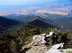 Vista sulla Valle del Coscile (Castrovillari) dal tratto iniziale della Cresta Sud della Serra Dolcedorme.