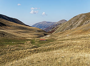 Lo Stazzo Mantruccie tra i prati di Valle delle Gravare.