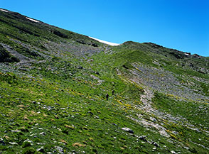 Salendo dalla Valle delle Gravare al Valico dello Scalone.