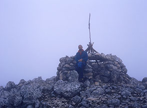 Ricovero sulla cima di Monte Lupone.
