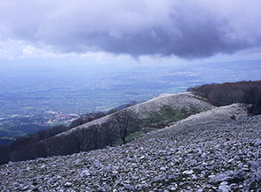 La cresta che scende da Monte Lupone verso nord-ovest.