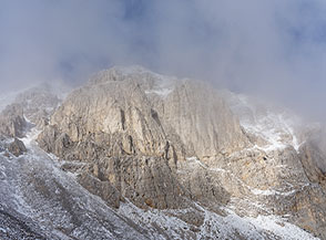 Lo Sperone di Mezzo si erge imponente sopra la Valle Lupara.