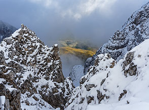 &ldquo;Spiraglio di luce&ldquo; (dalla cresta rocciosa alla testa del Canalone Maiori).