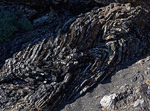 Particolare di lava a corda sulla spiaggia di Acquarilli.