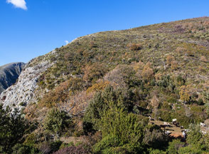 Affaccio sull&rsquo;insellatura che separa la Timpa del Piombo dal resto della montagna.