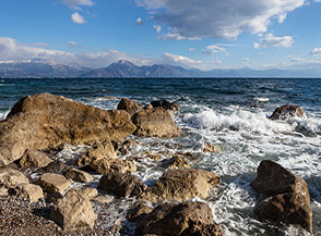 &ldquo;Schiuma fra gli scogli&ldquo; (Spiaggia del Marcellino).