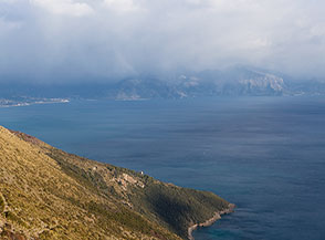 Vista sul Golfo di Policastro dal belvedere di Ciolandrea, sotto di noi Punta Spinosa.