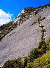 Al cospetto del Grande Scivolo (placche di maiolica sul versante orientale del Monte Conero).