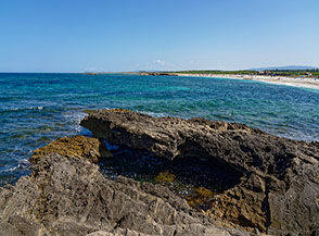 Da Punta Is Arutas vista verso la Spiaggia di Is Arutas.