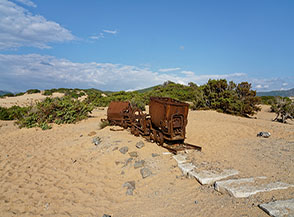 &ldquo;Una storia deragliata&ldquo; (Dune di Piscinas, Arbus).
