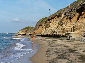 Spiaggia di Torre Astura in localit&agrave; le Grottacce.