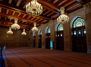 Il muṣallā (sala per la preghiera) delle donne nella Sultan Qaboos Grand Mosque.