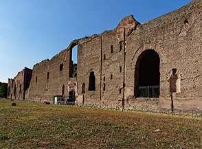 Il lato settentrionale delle Terme di Caracalla o Antoniniane a Roma.