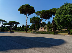 Il grande piazzale ai Giardini delle Terme di Caracalla.