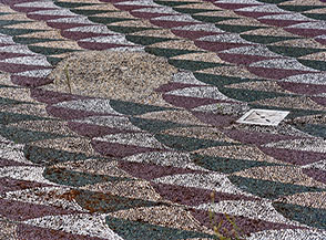 Mosaici policromi sul pavimento della Palestra Occidentale alle Terme di Caracalla.