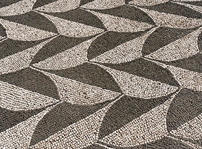 Particolare di mosaico bicromo alla Palestra Orientale alle Terme di Caracalla.