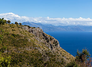 Profilo sul mare dal Vallone Trarro.
