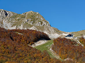 Il Dente del Macchione ripreso dalla Valle del Macchione.