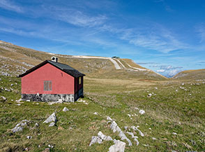 Lo Stazzo Antone Rotondo di rosa vestito.