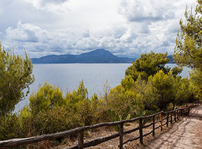 Affaccio sul Golfo di Policastro, sullo sfondo il Monte Bulgheria.