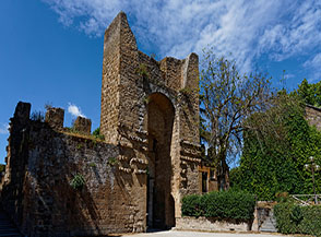 Scorcio della porta d&rsquo;ingresso alla Rocca o Fortezza Albornoz ad Orvieto.