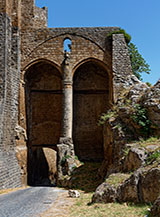 Lungo Via delle Piagge la bellissima Porta Rocca o Soliana (Orvieto).