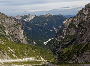 Dall&rsquo;Alta Valle Spragna (o Alta Spragna) vista sul fondovalle dove si scorge il Piano di Saisera.