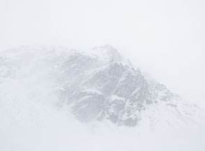 La Parete Sud del Plankenhorn fantasma nella bufera.