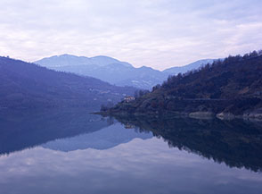 Riflessi sul Lago del Salto.