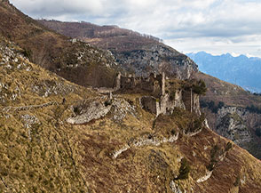 I ruderi del Convento di Cospita sulla Costiera Amalfitana.